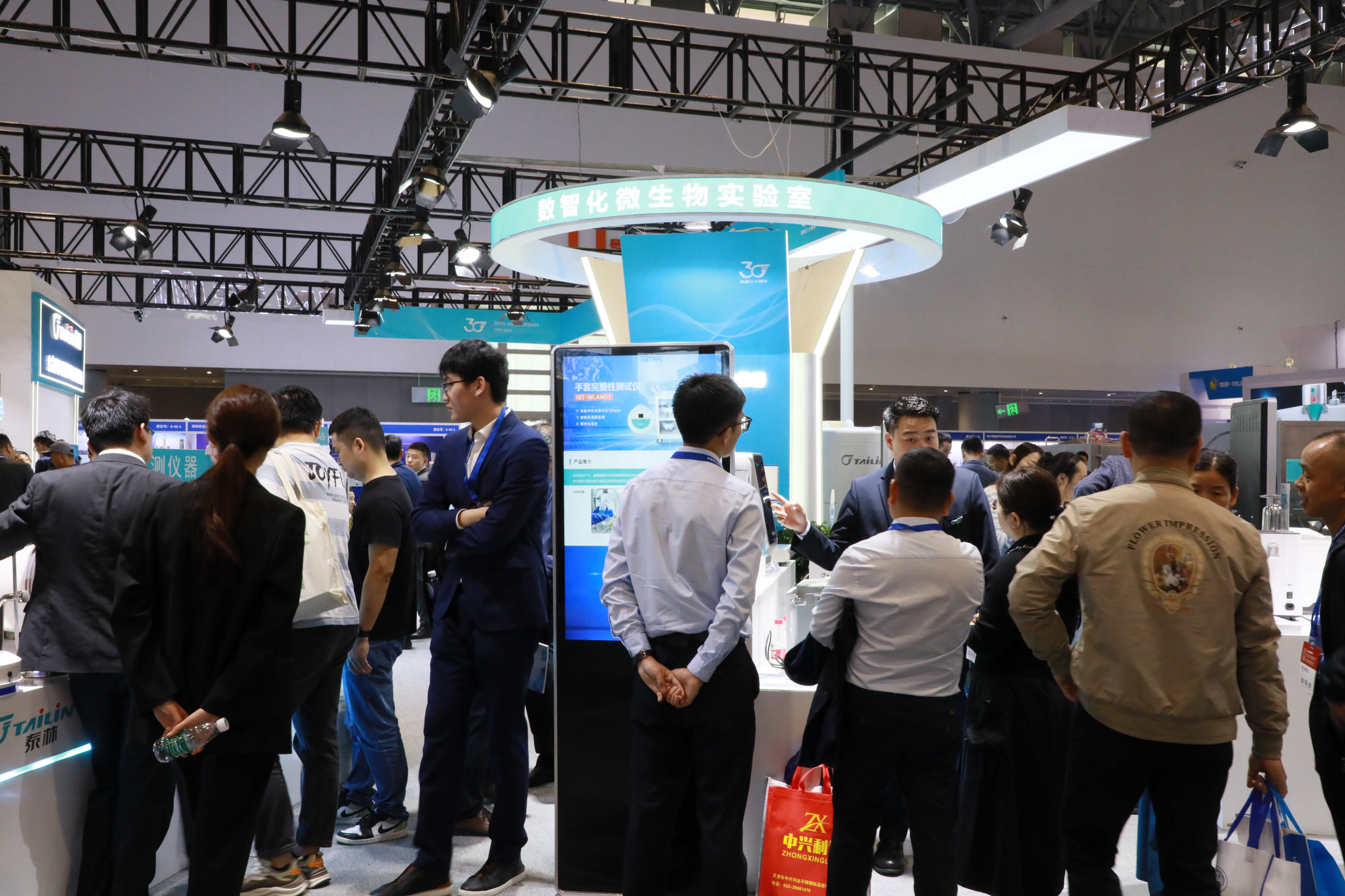 1699947628694745Ayoa.jpg EF1A1555-opq636219669.jpg